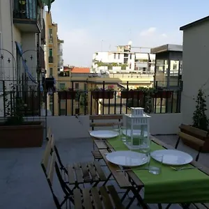 Con Grande Terrazzo In Via Lomellina Appartamento